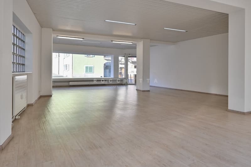 Locale commerciale 100 mq / Geschätslokal 100 qm / Commercial unit 100 sqm