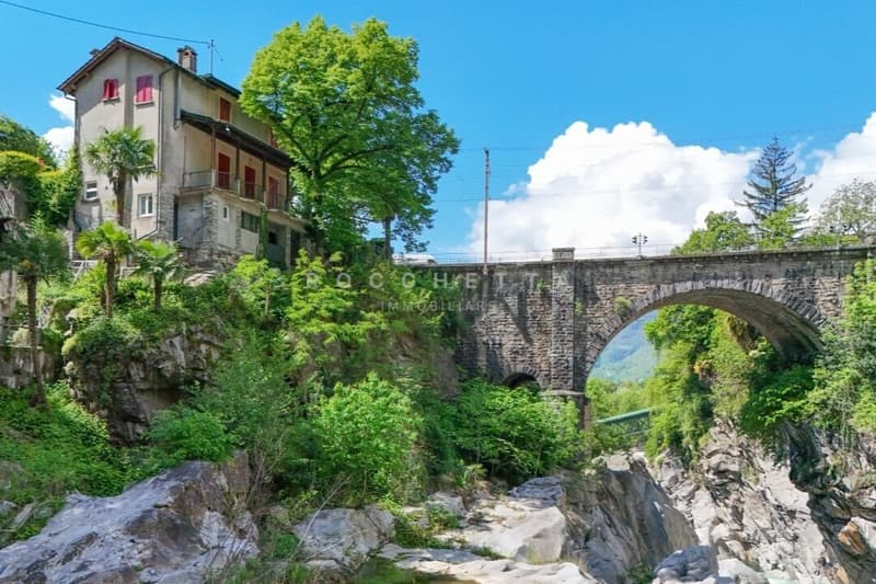 Storica Osteria con alloggio in posizione unica a Ponte Brolla (2)