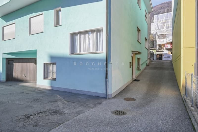 Stabile residenziale e commericale in posizione strategica (9)