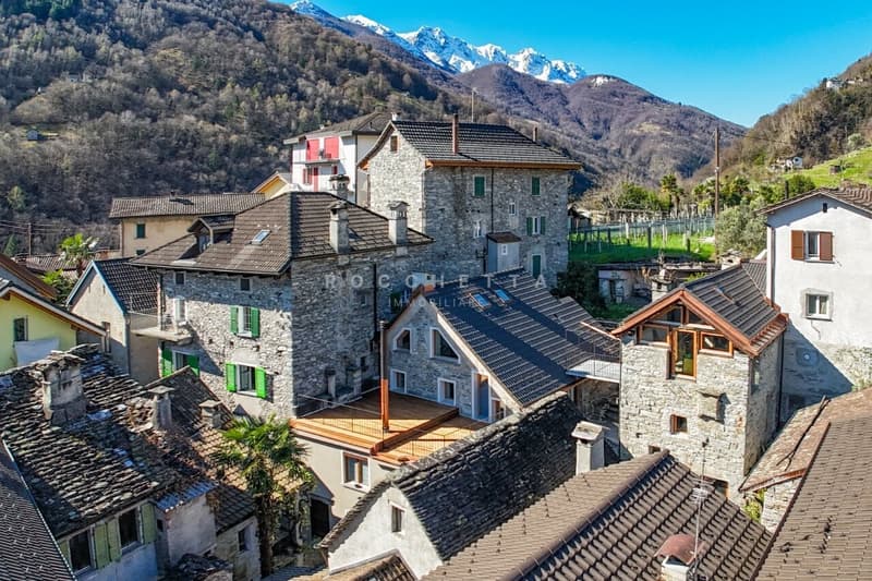 Caratteristica casa interamente ristrutturata con grande locale hobby (2)