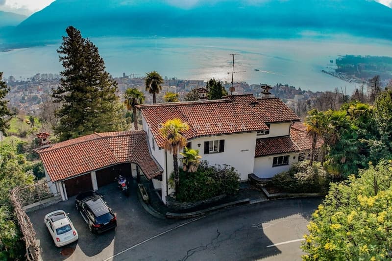 Villa con grande terreno edificabile e vista sul Lago Maggiore (6)