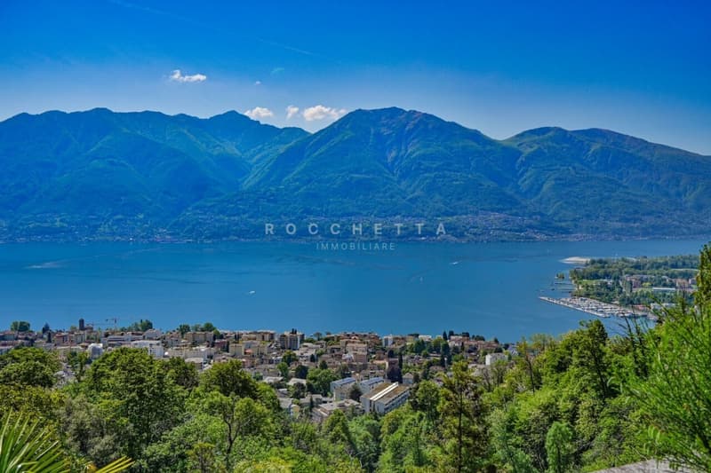 Villa con grande terreno edificabile e vista sul Lago Maggiore (4)