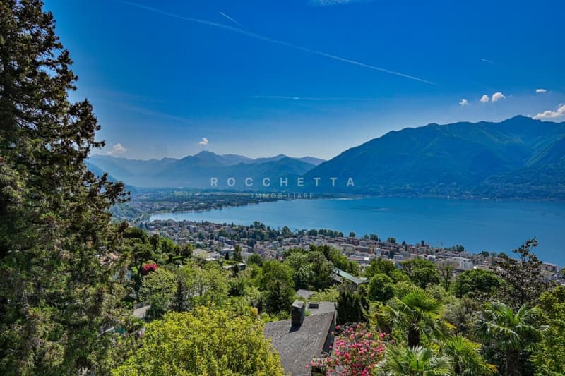 Villa con grande terreno edificabile e vista sul Lago Maggiore (3)