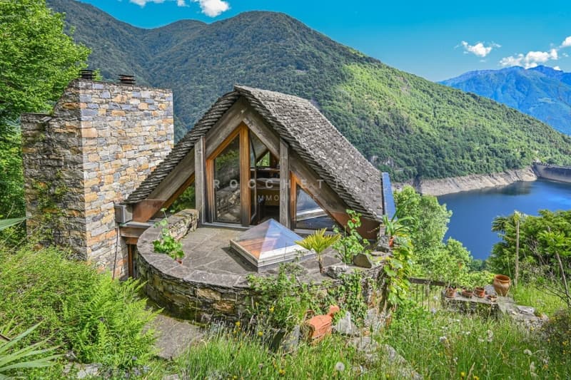 Capolavoro architettonico con fascino ticinese e vista lago (1)