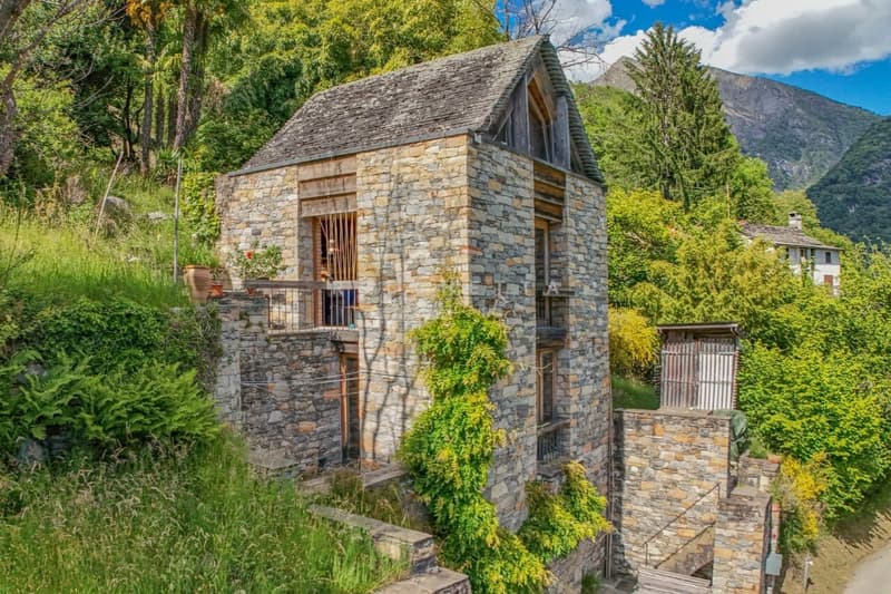Capolavoro architettonico con fascino ticinese e vista lago (8)