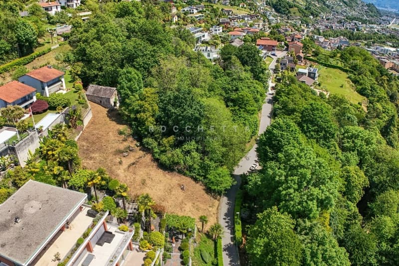 Terreno in posizione ricercata e con fantastica vista lago (5)