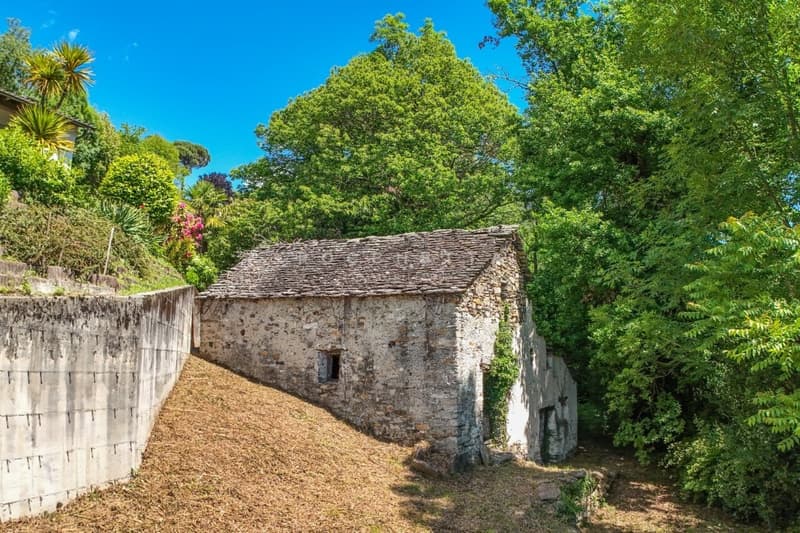 Terreno in posizione ricercata e con fantastica vista lago (9)