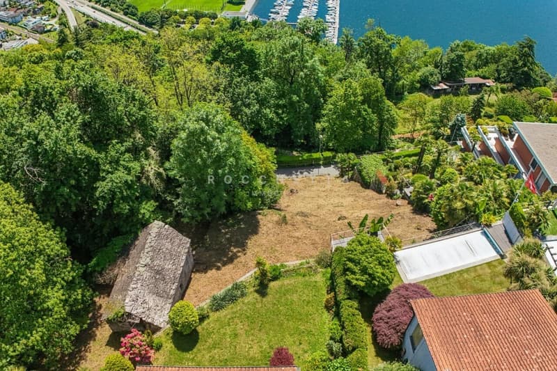 Terreno in posizione ricercata e con fantastica vista lago (7)