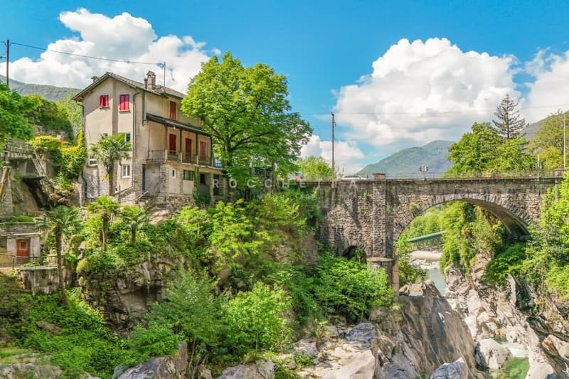 Storica Osteria con alloggio in posizione unica a Ponte Brolla (4)