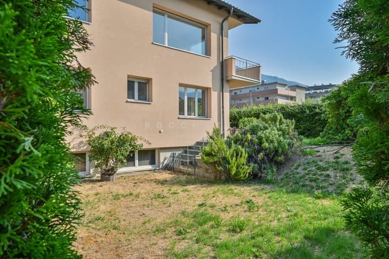 Casa bifamiliare con potenziale in posizione strategica (4)