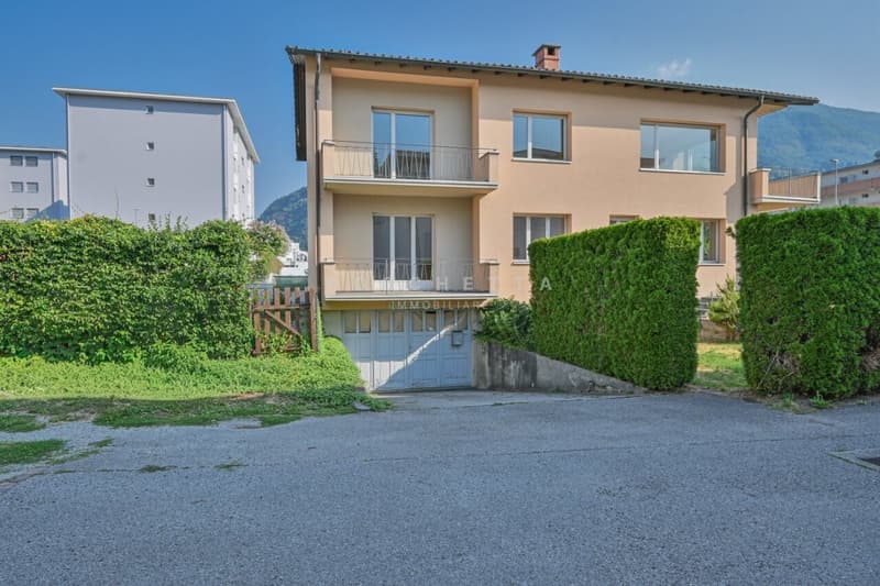 Casa bifamiliare con potenziale in posizione strategica (2)