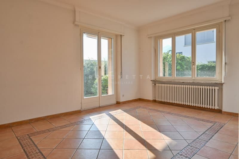 Casa bifamiliare con potenziale in posizione strategica (12)