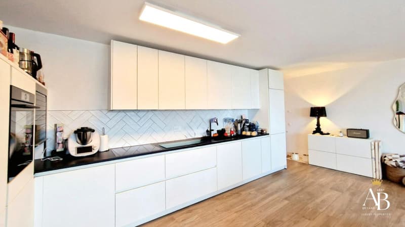 Exklusiv: Modernes Apartment mit Seeblick und Bergblick/ Arzier-L-Muids (2)