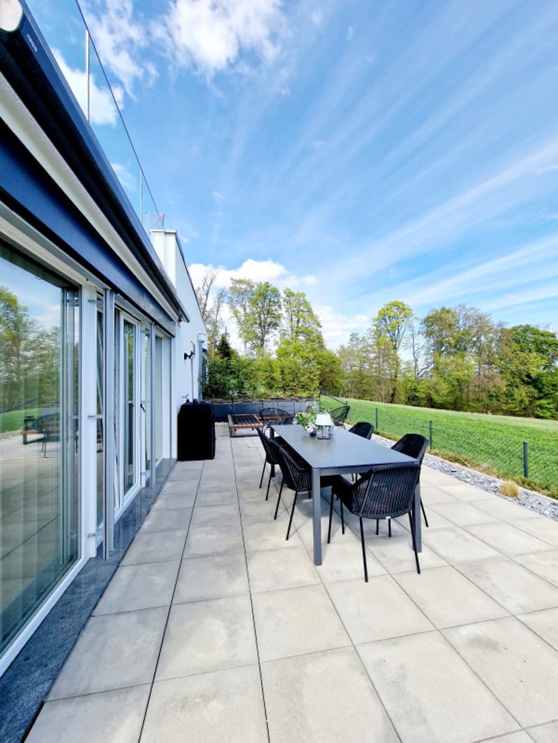 Exklusiv: Modernes Apartment mit Seeblick und Bergblick/ Arzier-L-Muids (13)