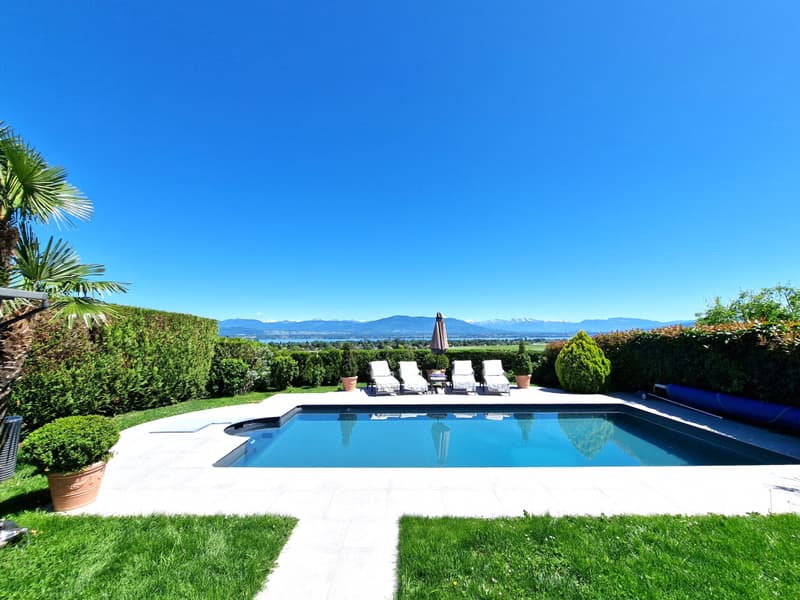 Exclusive with Abby Bryand Real Estate: Magnificent Family Villa with Lake View (1)