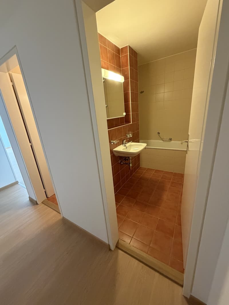 Dreizimmerwohnung im 14. Stock im Stadtteil Longemalle (3)