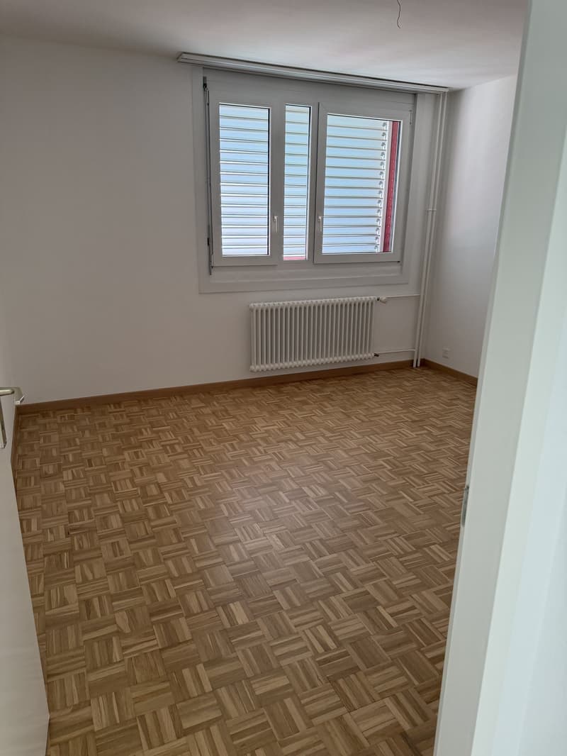 Dreizimmerwohnung im 14. Stock im Stadtteil Longemalle (2)
