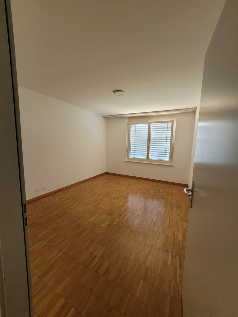 Geräumige 4.5-Zimmer-Wohnung mit Balkon in Renens (4)
