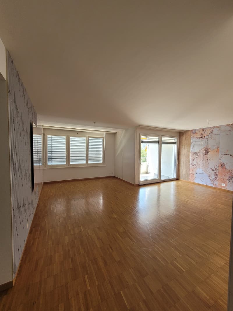 Geräumige 4.5-Zimmer-Wohnung mit Balkon in Renens (3)