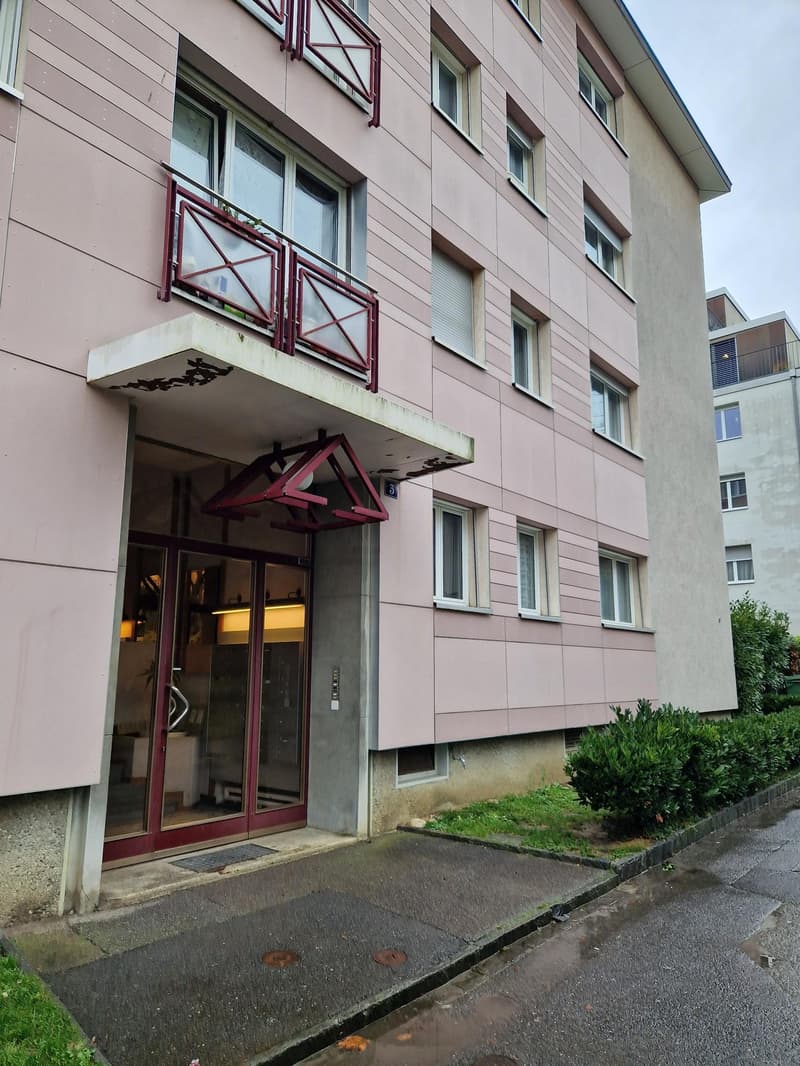 Charmant appartement 2.5 pièces avec vue (1)