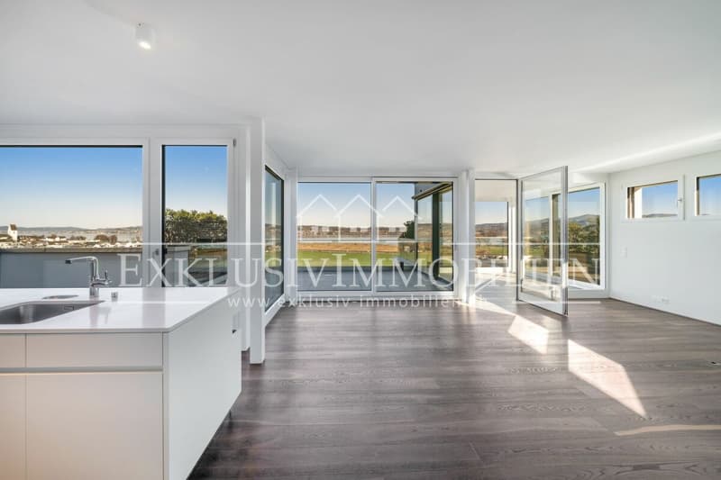 Luxurious living experience with panoramic lake view - A true dream (1)