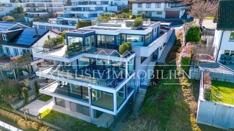 Luxury apartment with lake and distant view and bright winter garden (10)