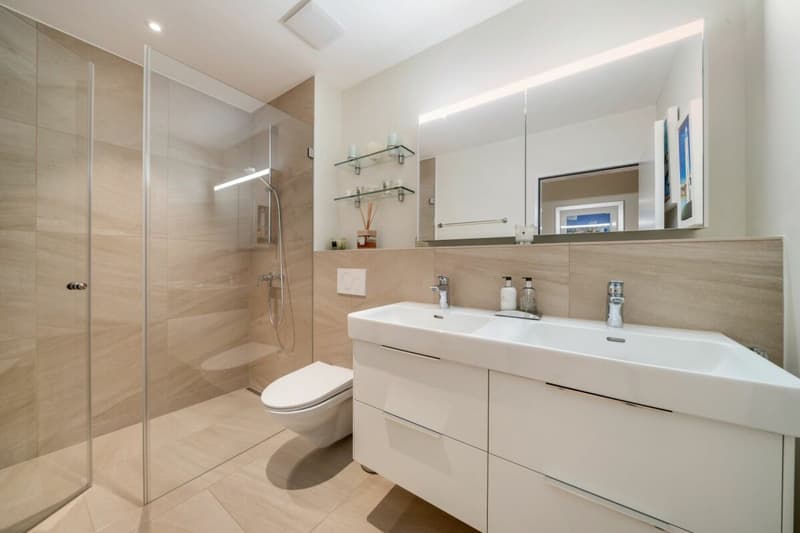 A luxurious home on two levels - flooded with light and exceptionally spacious (4)