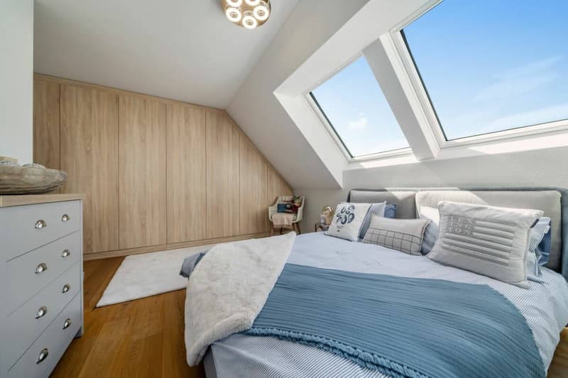 A luxurious home on two levels - flooded with light and exceptionally spacious (6)