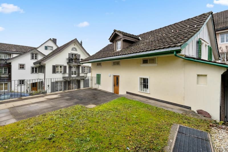 A gem in a prime location - including a rare double garage (3)