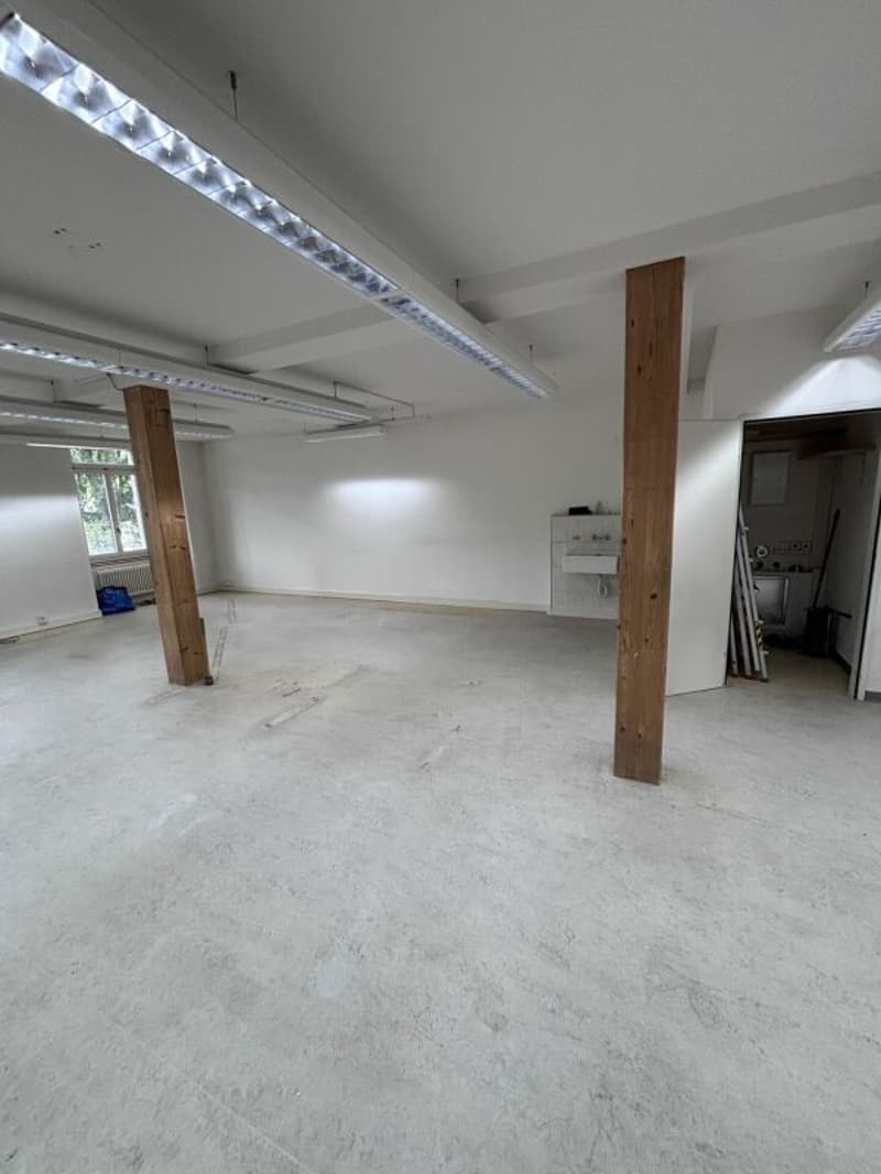 Large office/commercial space in former spinning mill (5)