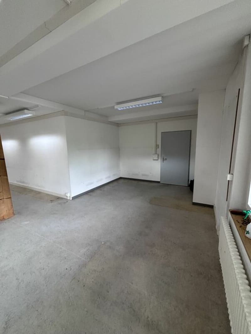 Large office/commercial space in former spinning mill (6)