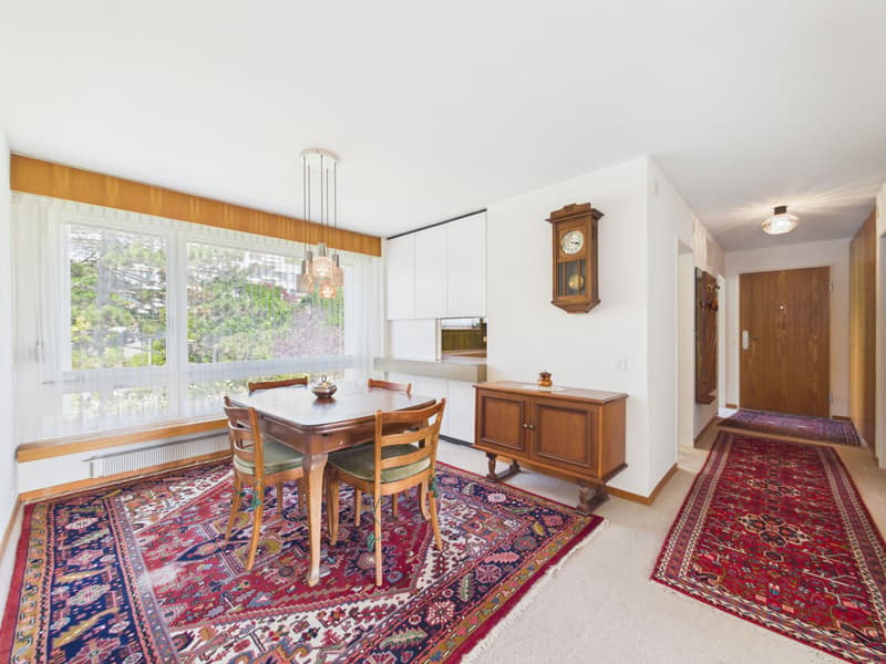 Lichtdurchflutete Eckwohnung mit Wintergarten und Doppelgarage (2)