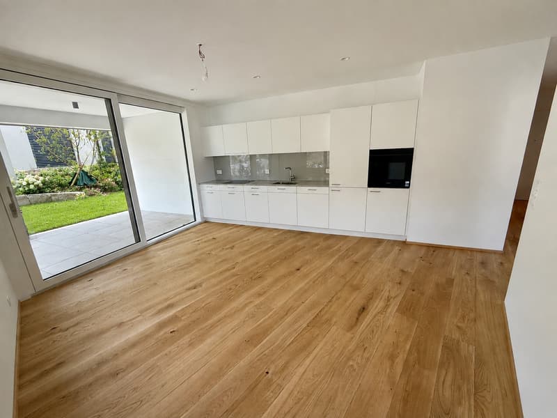 Moderne 2.5-Zimmer-Neubauwohnung (73 m2) im Erdgeschoss mit Loggia und eigenen Garten (2)