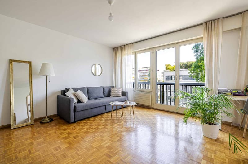 Studio baigné de lumière au cur du très prisé quartier de Champel (1)
