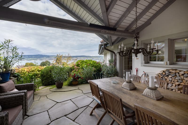 Stilvolle Landhausvilla mit Blick auf den Zürichsee (3)