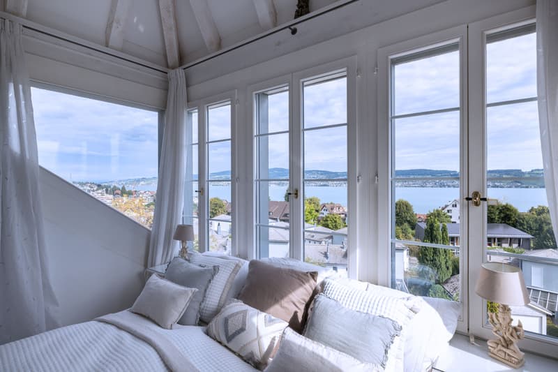 Stilvolle Landhausvilla mit Blick auf den Zürichsee (4)