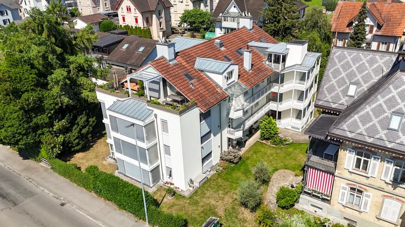 Generous living comfort with charm near the lake (1)