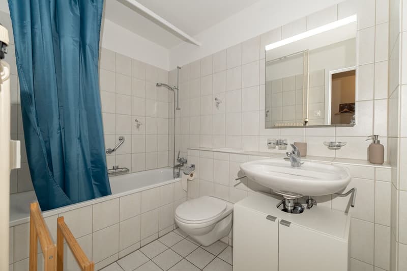 Zentrale 3.5-Zimmer-Wohnung mit Geschirrspüler, Waschmaschine, Trockner und Balkon für Kurzaufenthalte (3)