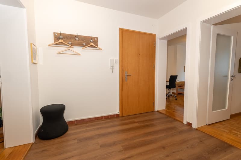 Zentrale 3.5-Zimmer-Wohnung mit Geschirrspüler, Waschmaschine, Trockner und Balkon für Kurzaufenthalte (9)