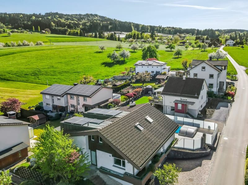 Spacious living: 8.5-room single-family house in Bernhardzell (2)