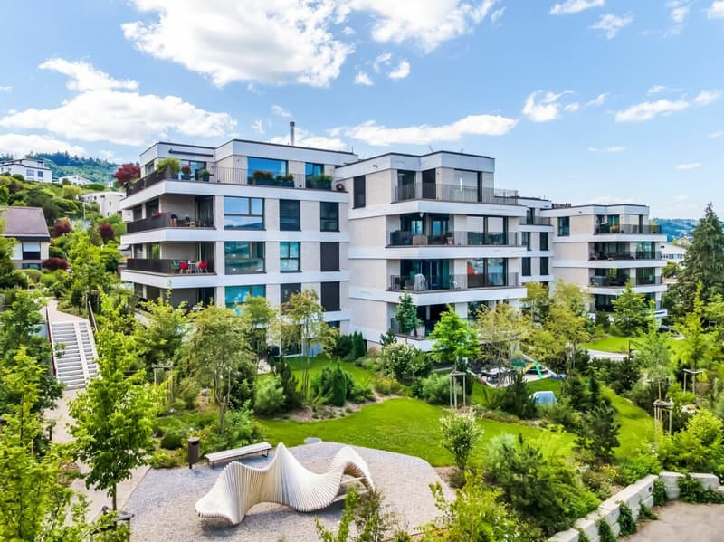 Wohnen am Zürichsee: Moderne Gartenwohnung mit viel Licht (1)