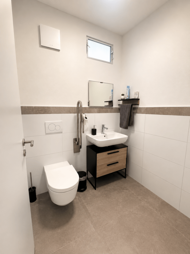 Office with showcase - 14 m² - Rte des Arsenaux (4)