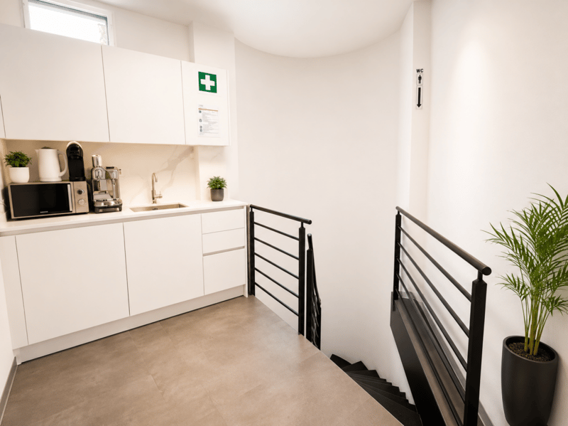 Office with showcase - 20m² - Rte des Arsenaux (5)