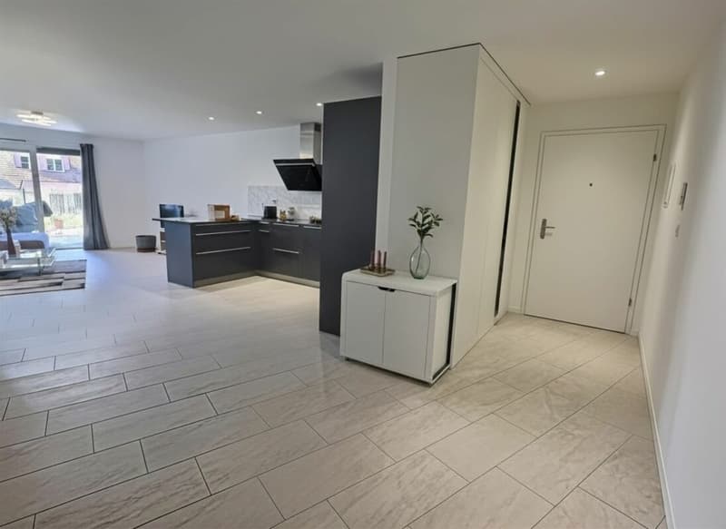 Exklusiv - Schöne Wohnung in grüner Umgebung (2)