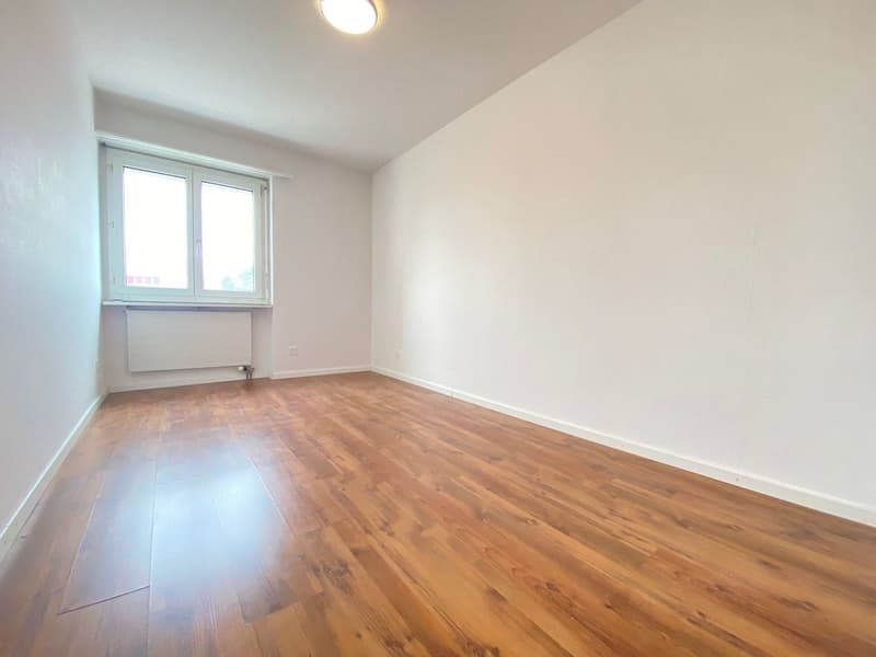 Helle 3-Zimmer-Wohnung mit Balkon in Schwerzenbach (6)
