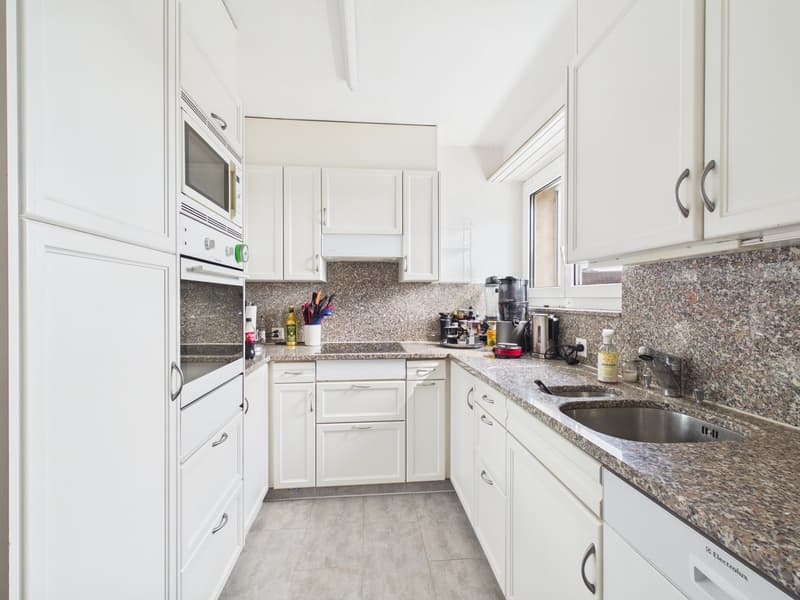 Helle 3.5-Zimmer-Wohnung mit Balkon in Schwerzenbach (4)