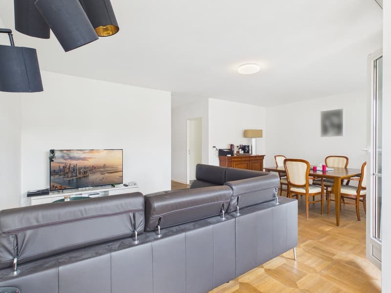 Helle 3.5-Zimmer-Wohnung mit Balkon in Schwerzenbach (3)