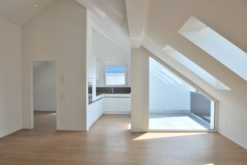 Sunny attic apartment with exceptional views (E2-3) (1)