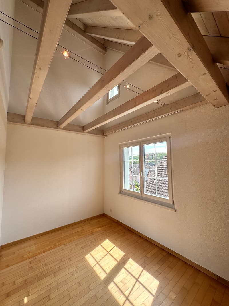 empty room, wooden floor, wooden beams, window, white walls