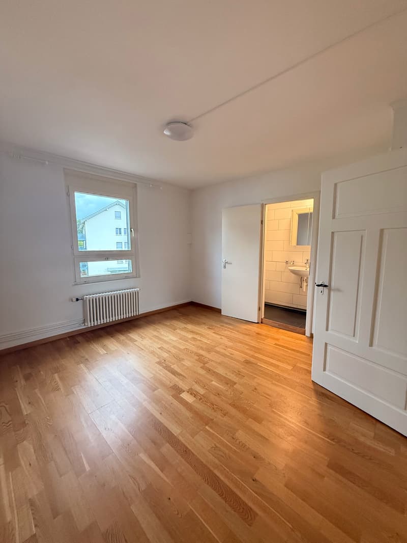 Charmant appartement de 4,5 pièces en mansarde à Wittenbach (6)